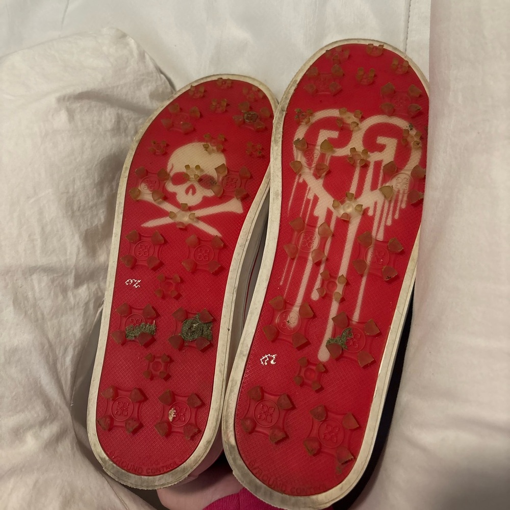 G/FORE Women's White Sneakers with Red Stripe and Navy Heel Tab - Picture 6 of 7